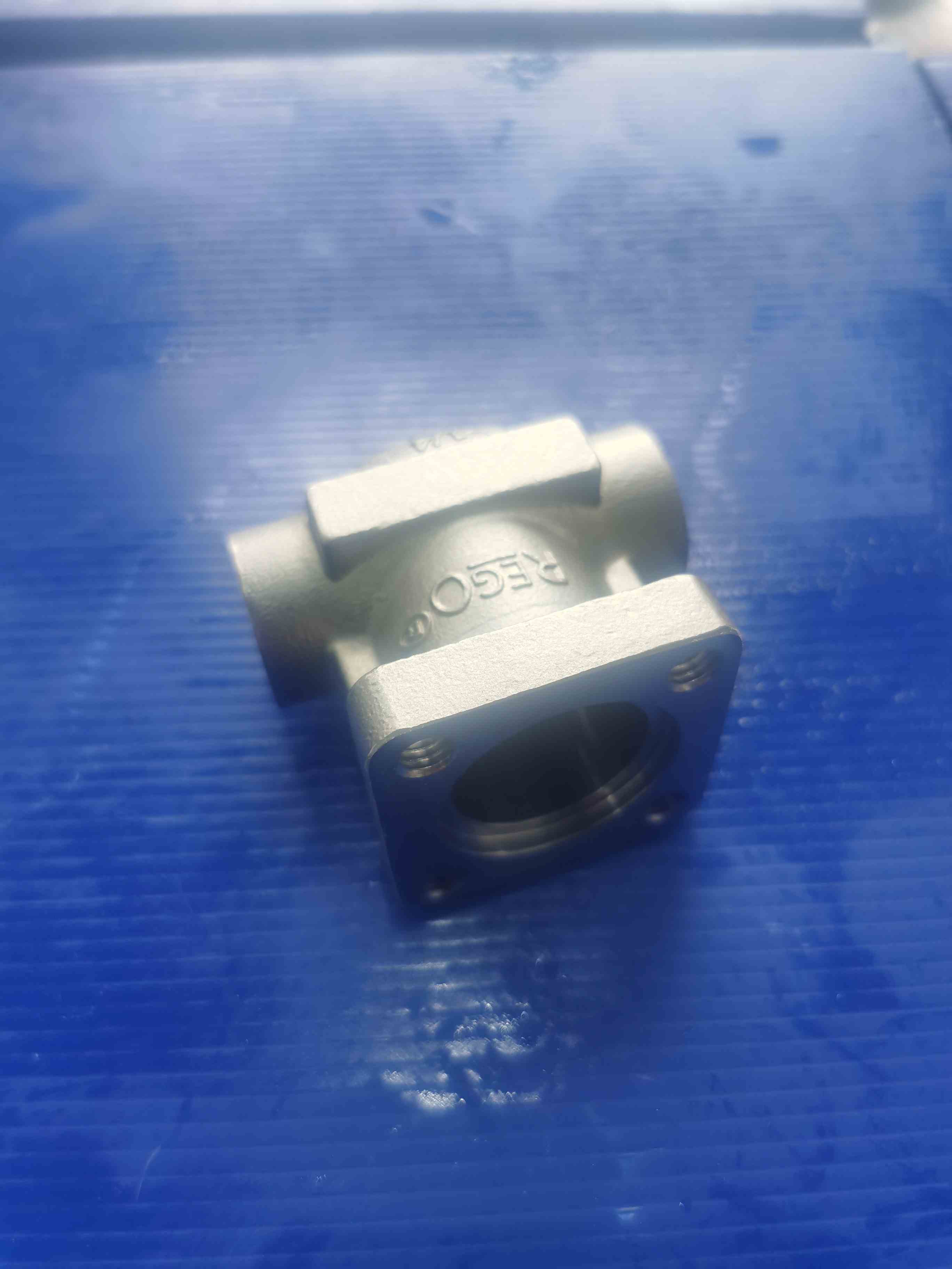 Tee valve body